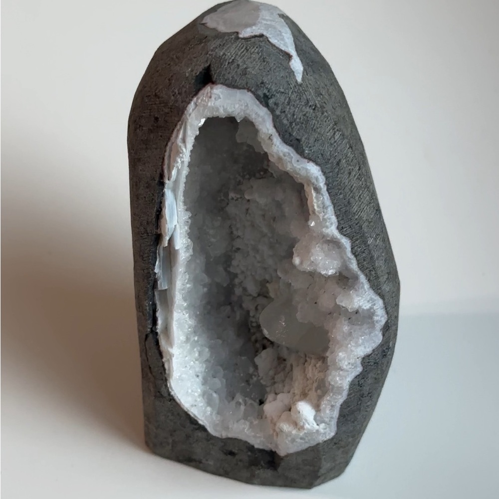 Geode self standing